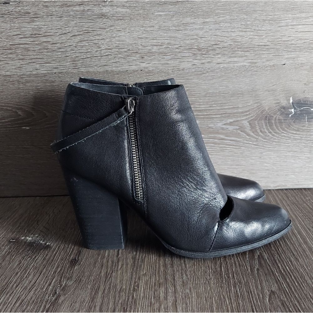 Joe’s Abby Black Leather Ankle Bootie Size 9.5 Block Heel Almond Toe
